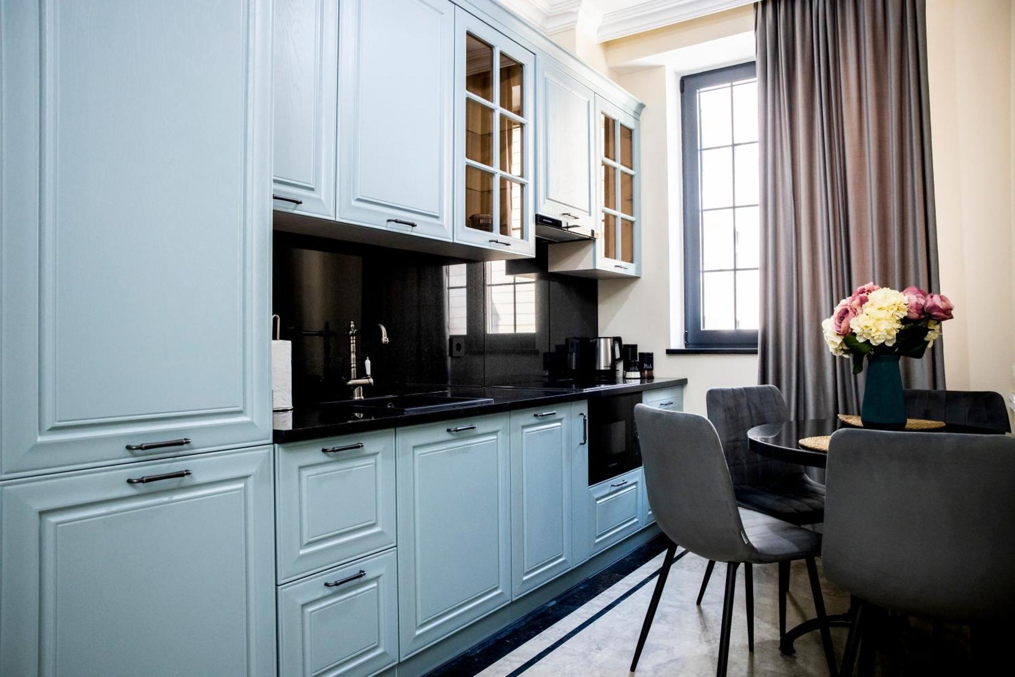 4Elements Apartments - One Br Apartments On Republic Square 耶烈万 外观 照片
