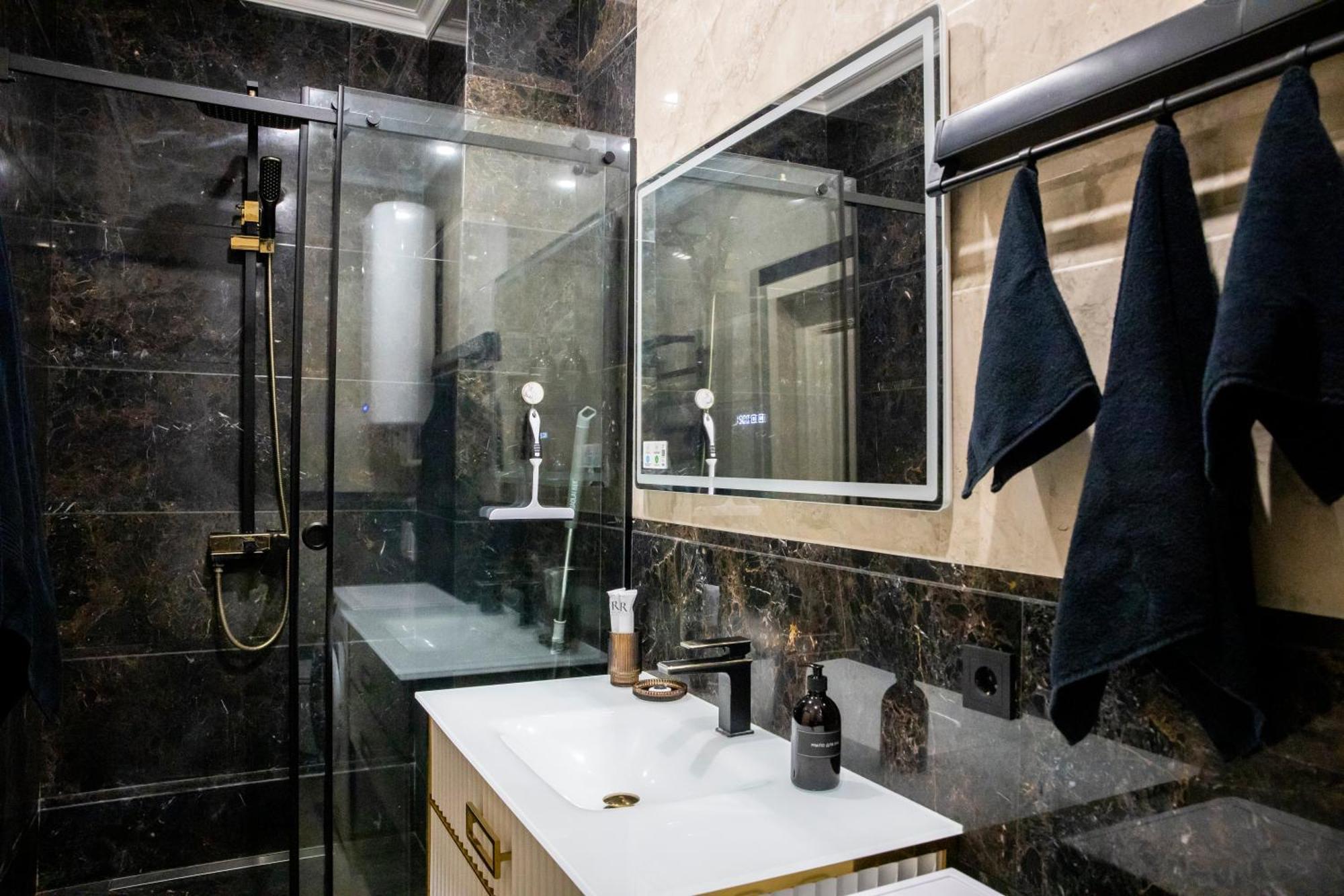 4Elements Apartments - One Br Apartments On Republic Square 耶烈万 外观 照片